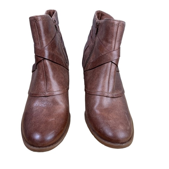 BareTraps Ankle Boots Faux Leather Launa Zip Entry Buckle Design Auburn Size 7.5 - Picture 2 of 9